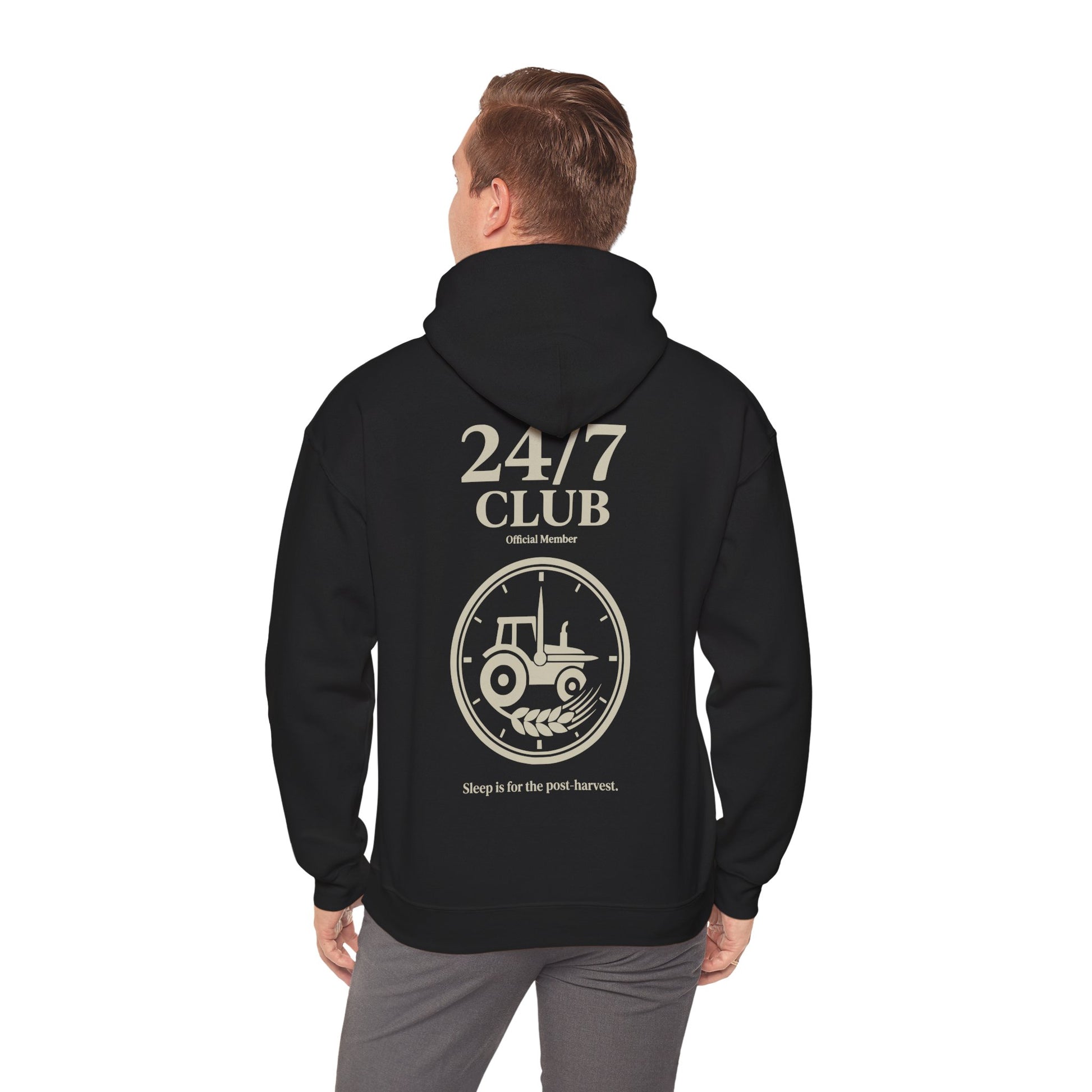 Dorfkind Kapuzenpulli für die Erntesaison 2026 Traktor Motiv hinten.